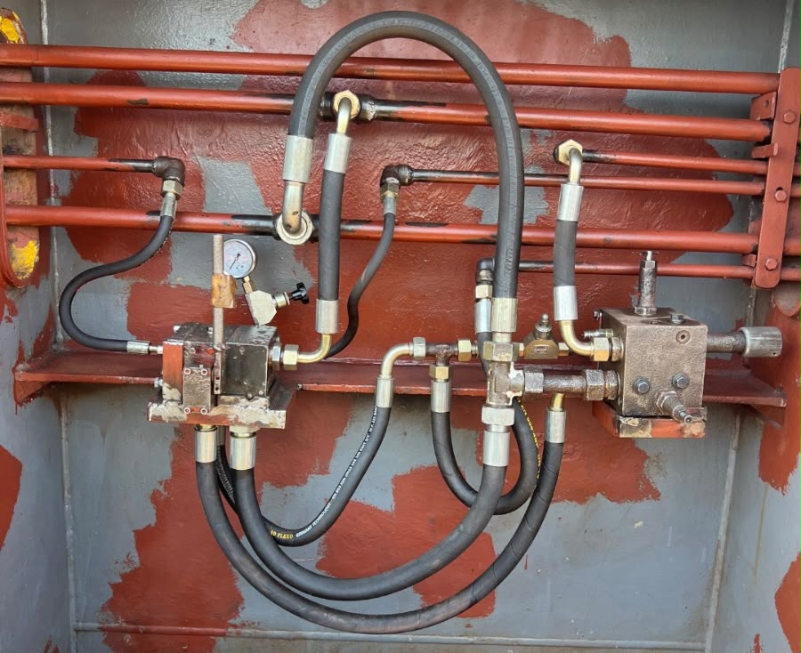 Hatch cover hyd circuit overhaul — 3