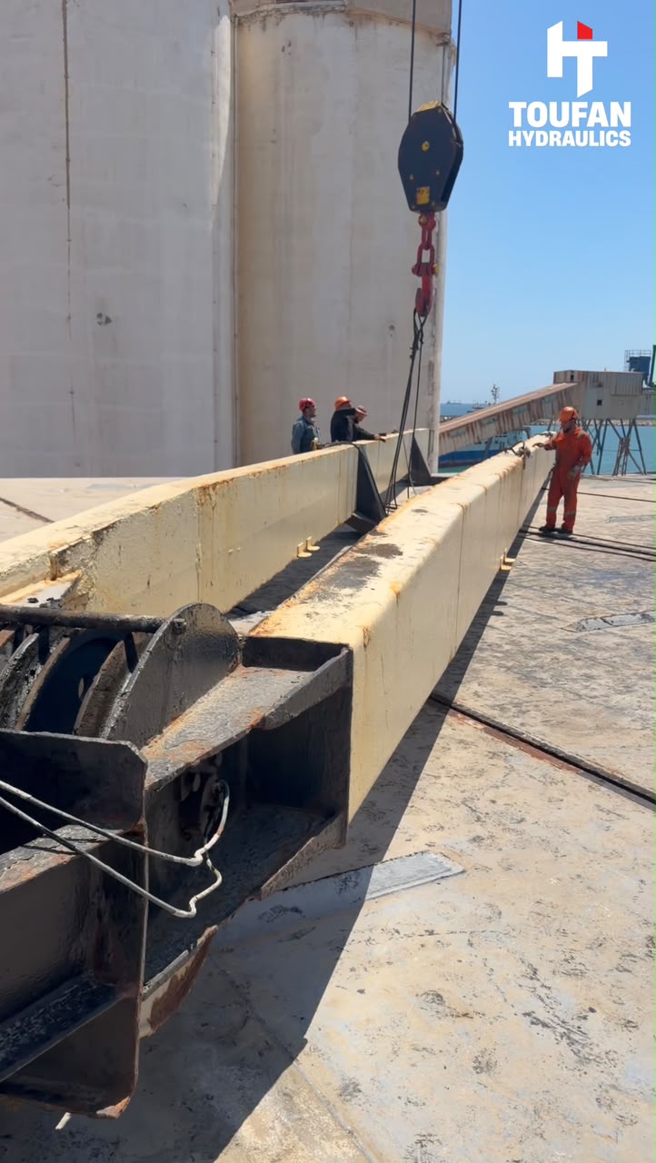 MV Flora – Crane Slewing Bearing Replacement — 4