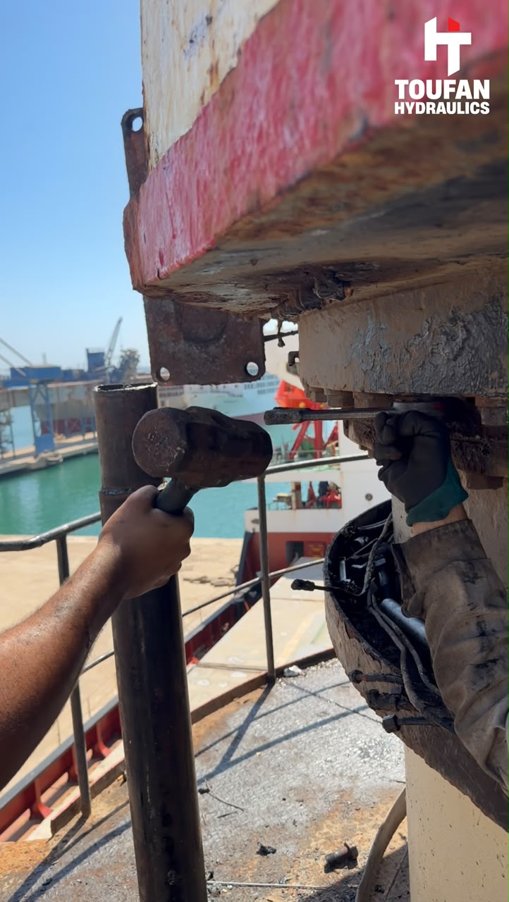 MV Flora – Crane Slewing Bearing Replacement — 3