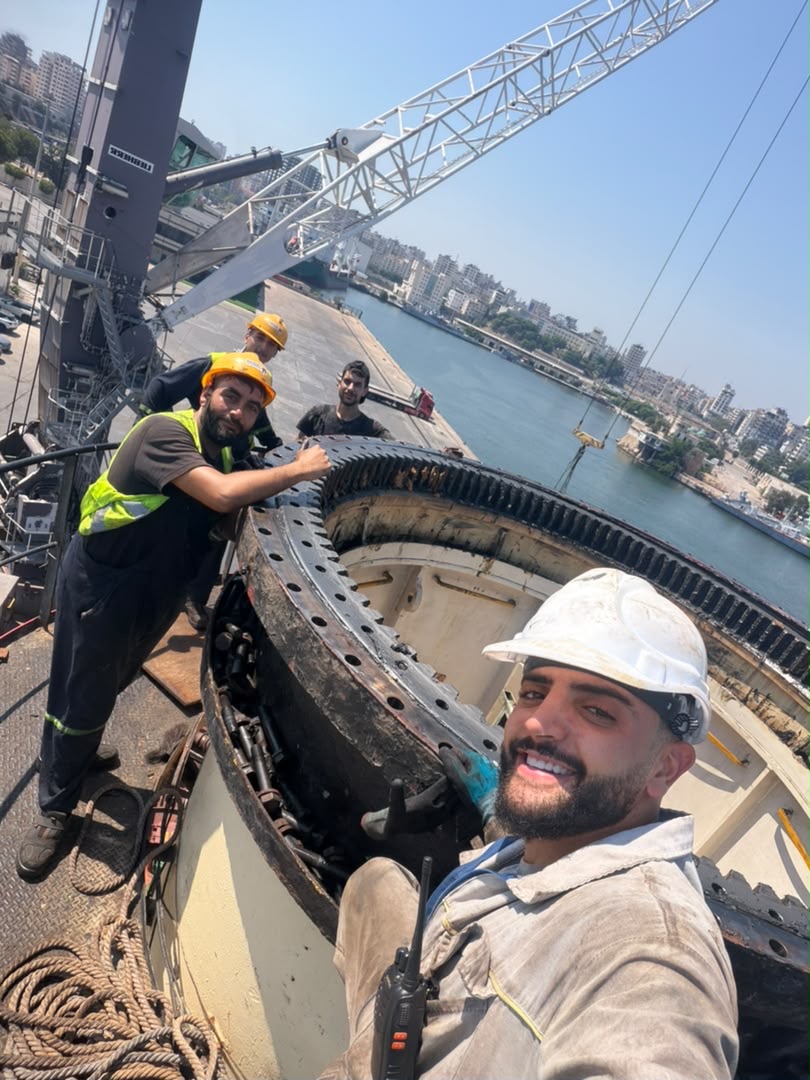 MV Flora – Crane Slewing Bearing Replacement — 8